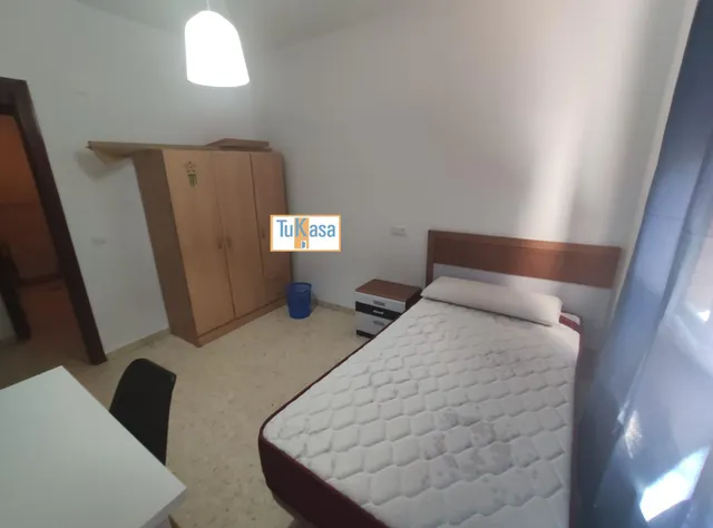 Piso Trabajadores temporales en zona Montesol, Cáceres — 25