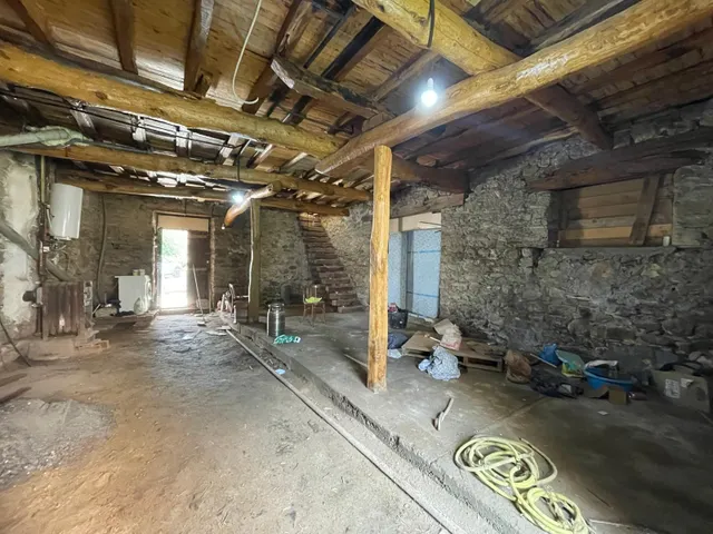 SE VENDE CASA EN CORULLÓN — 29