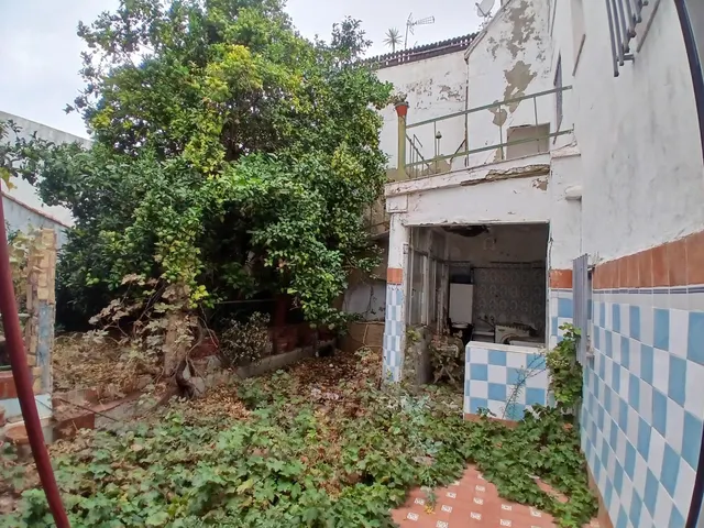 Gran finca urbana en el centro. — 8