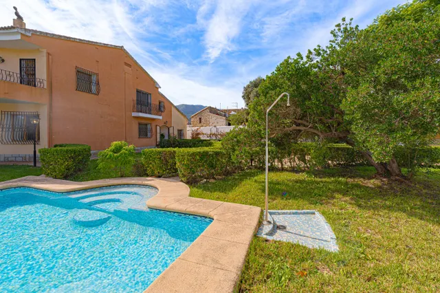 Villa mediterránea con vistas al valle a la venta en el centro de Alcalalí — 11