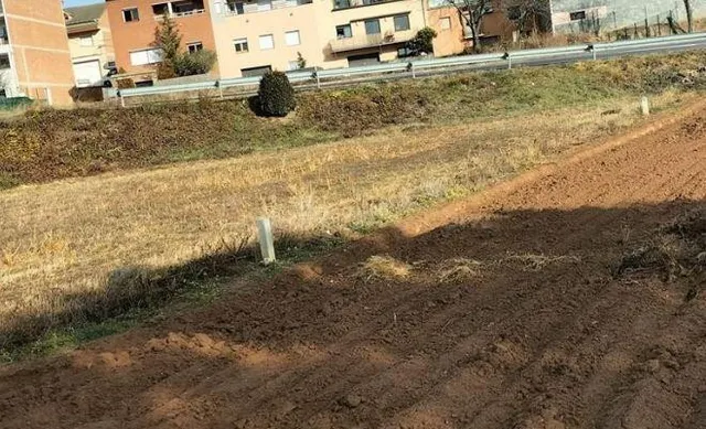 SE VENDEN 2 suelos urbanizables OKUPADOS en C Sud3-Canal Ind - foto 2
