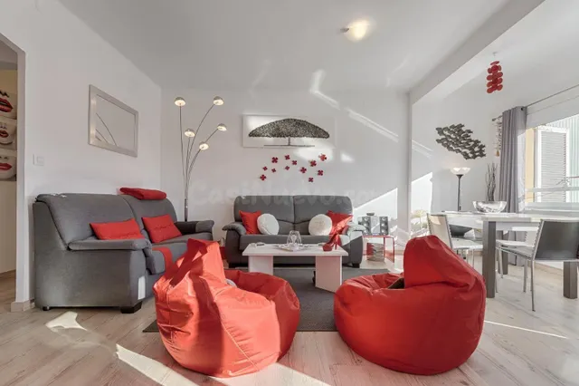 Modernidad en el Corazón de Roses: Tu Hogar a un Paso del Ma - foto 3