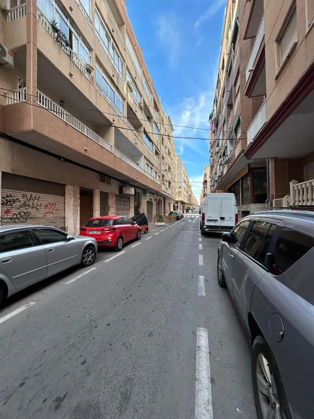 ¡Oportunidad Única! Ático para Reformar en el Centro de Torrevieja con Vistas Despejadas. — 14