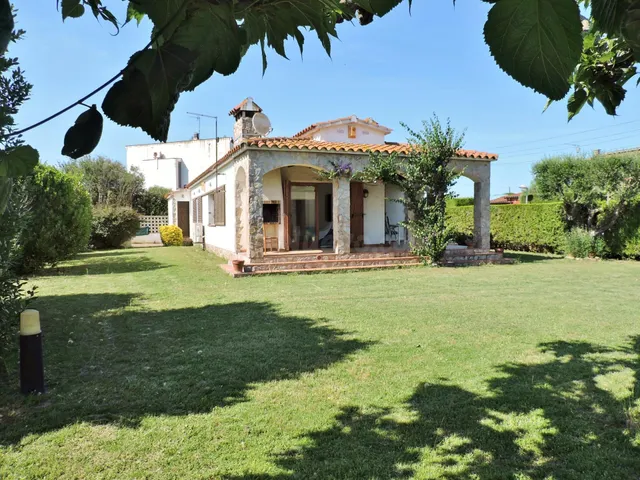 Chalet con jardín en Mas Gros - Ventalló - foto 5