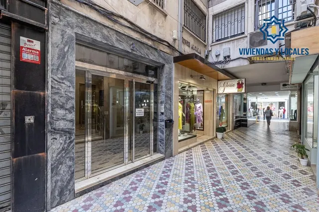 Magnífico piso con plaza de garaje junto a Catedral. — 27