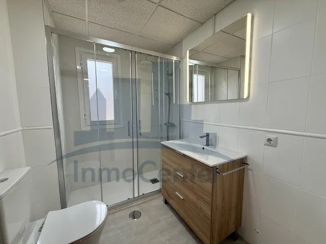 ALQUILER EN AVDA. SANTA MARINA — 16