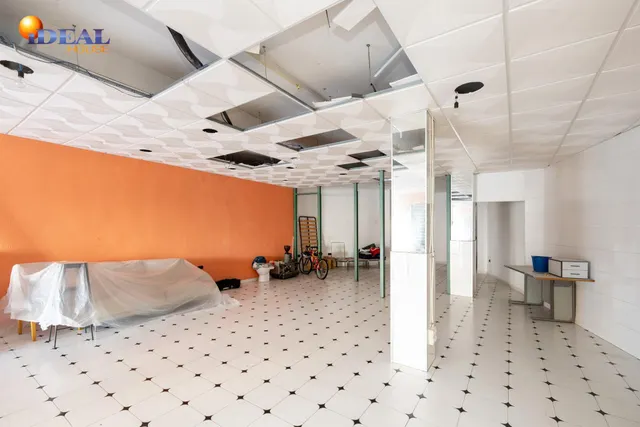 Local de 130 m2, diafano en Gojar, cerca del centro, en zona residencial con mucho paso de vehiculos — 4