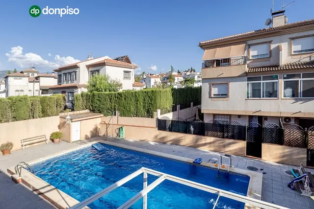 Casa en Ogijares con piscina comunitaria. — 33