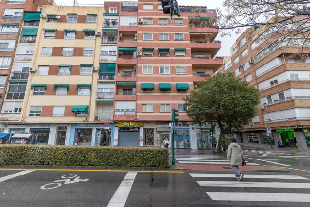 PISO DE 4 DORMITORIOS EN CAMINO DE RONDA — 38