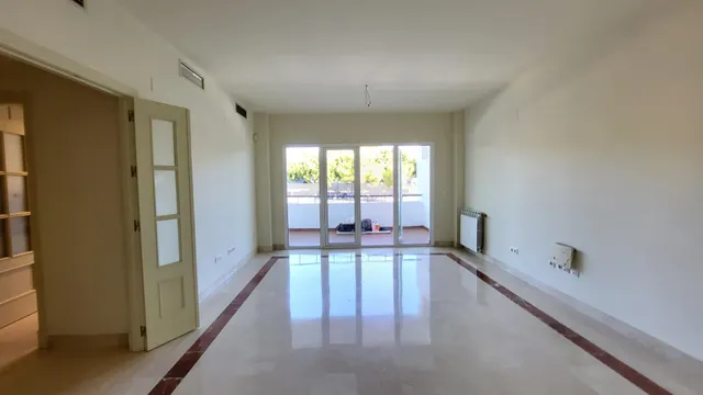 AQUILER LARGA TEMPORADA !!! Impresionante apartamento de 130 m2 en Nueva Andalucía – Zona El Rodeo — 28