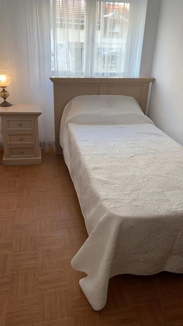 Apartamento con 3 dormitorios en calle Zafiro  11, Alicante — 8