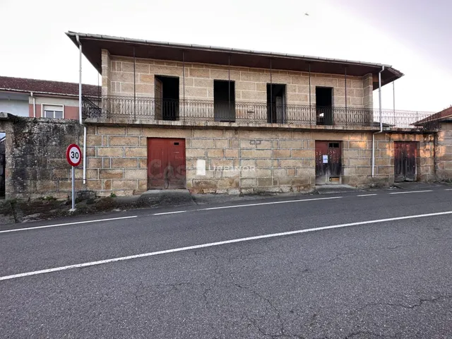 Inmueble con DOS casas independientes, a 2 km. de CARTELLE