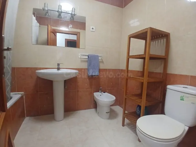 Acogedor Apartamento en Alquiler en Plaza Arenal, Alcázar de - foto 5