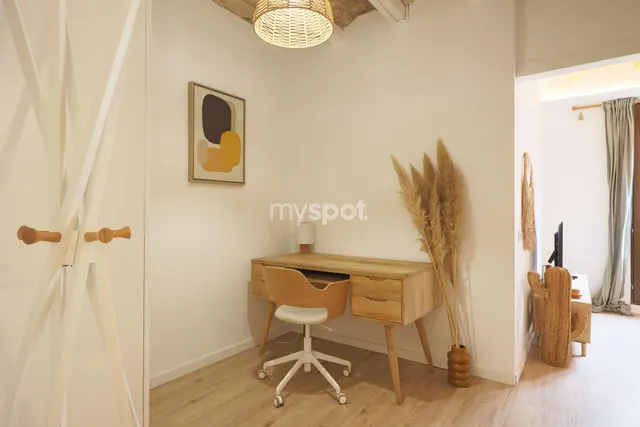 Elegante apartamento reformado de 1 dormitorio en el Raval - foto 3