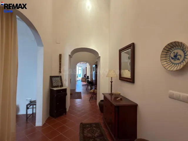 Casa con Encanto de 180 m2 con Patio y Gran Porche en el Centro de Puebla de la Calzada — 9