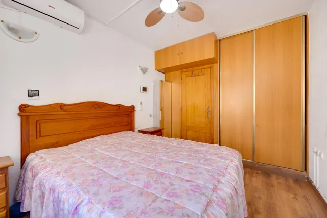 Apartamento 2 dormitorios con parking y piscina comunitaria en Torrevieja — 13