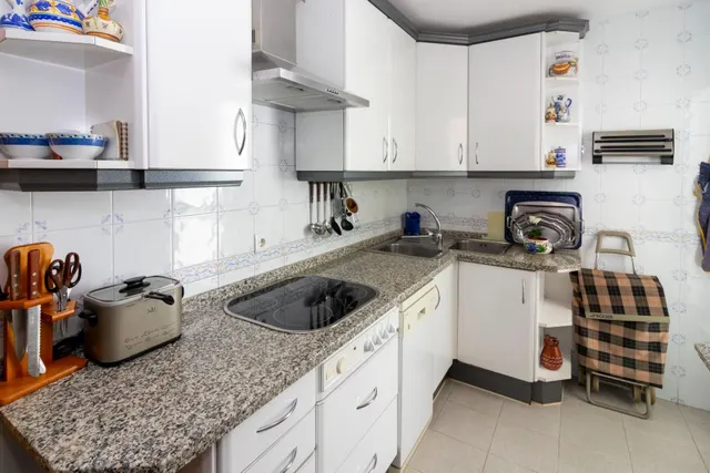PISO EN CASCO ANTIGUO DE TRES DORMITORIOS, DOS BAÑOS,GARAJE Y TRASTERO. — 4