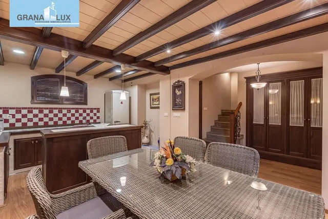 INCREÍBLE CHALET INDEPENDIENTE EN ZONA PRIVILEGIADA — 34