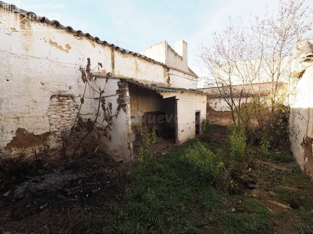 CASA PARA REFORMAR / DERRIBAR EN ARGAMASILLA DE ALBA, POR 42