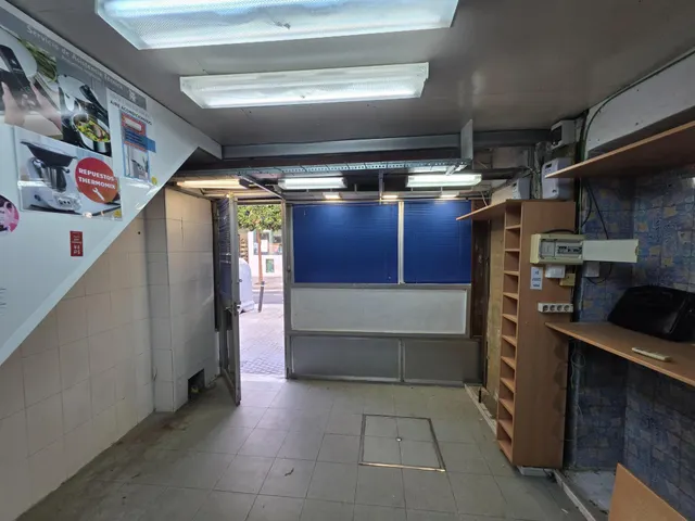 ¡Descubre el potencial de esta joya arquitectónica en el corazón del vibrante barrio de Feria! — 5