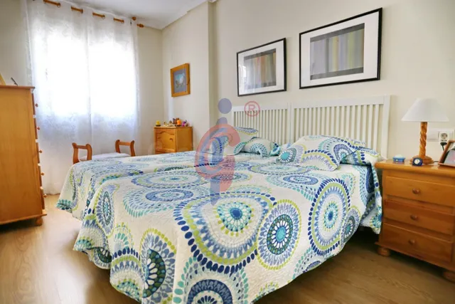 Piso impecable en Las Viñas con piscina comunitaria, terraza acristalada y muy cerca del mar — 3