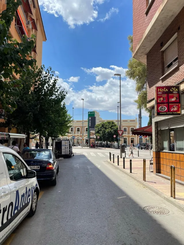 LOCAL COMERCIAL 363M2 CON PLAZA DE GARAJE JUNTO A RENFE — 7
