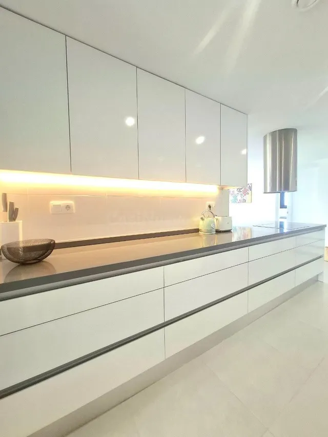 Apartamento de Lujo Seminuevo en Exclusiva Urbanización de V - foto 5