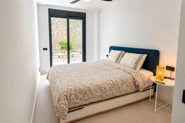 Apartamento de 3 dormitorios a estrenar, totalmente amueblado y con vistas al mar en MedBlue, Marbella — 11