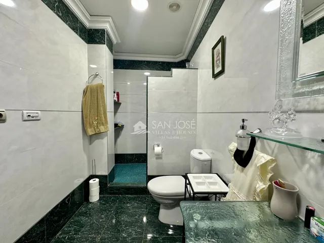 SE VENDE CASA EN MUY BUEN ESTADO EN EL CENTRO DE ASPE — 23