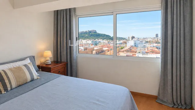 Vivienda reformada en 11ª planta con vistas panorámicas — 8