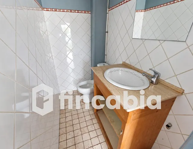 Casa para reformar con patio, balcones y local en Breda — 48