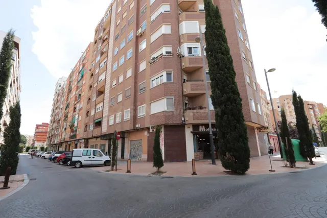 Estupendo piso alto próximo a Plaza de España de 4 dormitori - foto 2