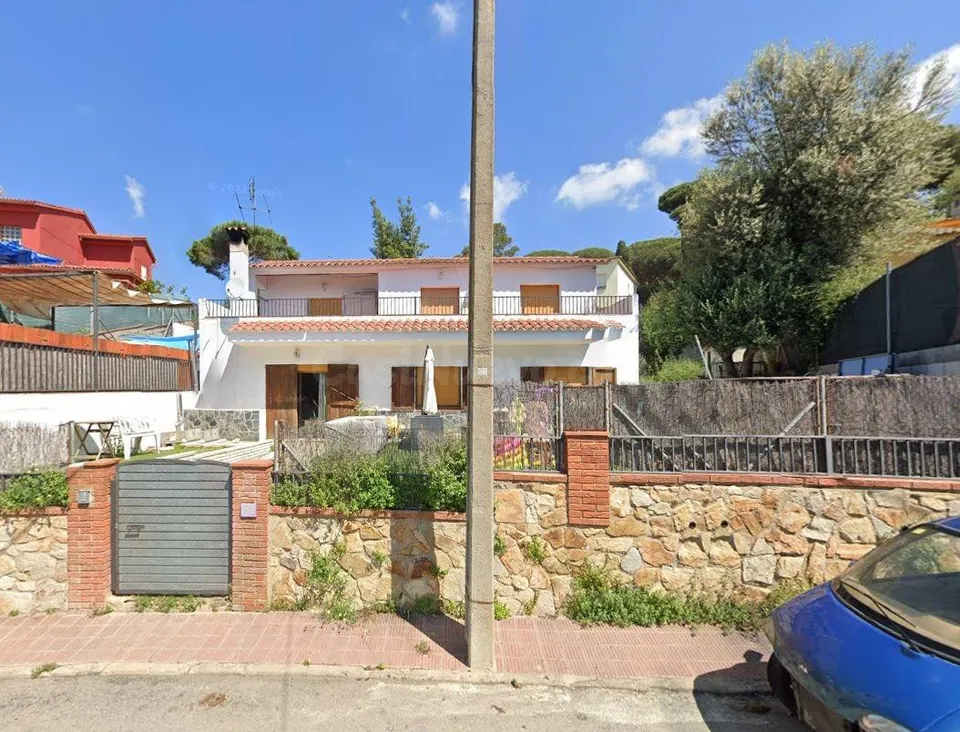 VENTA DE CASA OKUPADA EN Montnegre 21 de Dosrius, Barcelona.