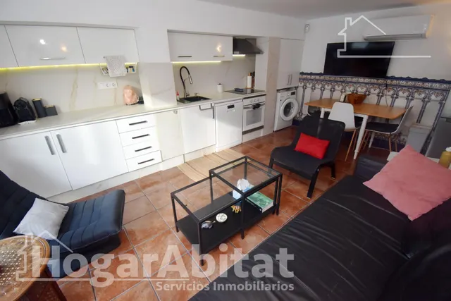 Atractivo chalet amplio con piscina privada, garaje y terraza, todo amueblado y cerca de la playa. — 7