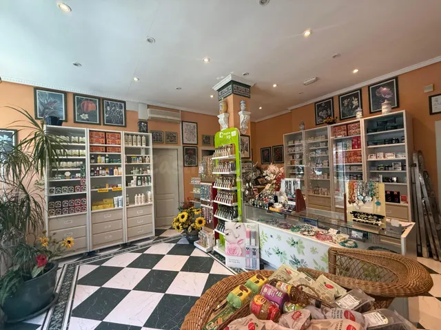 ✨ ¡Oportunidad en Móstoles! Local con encanto y múltiples po - foto 4