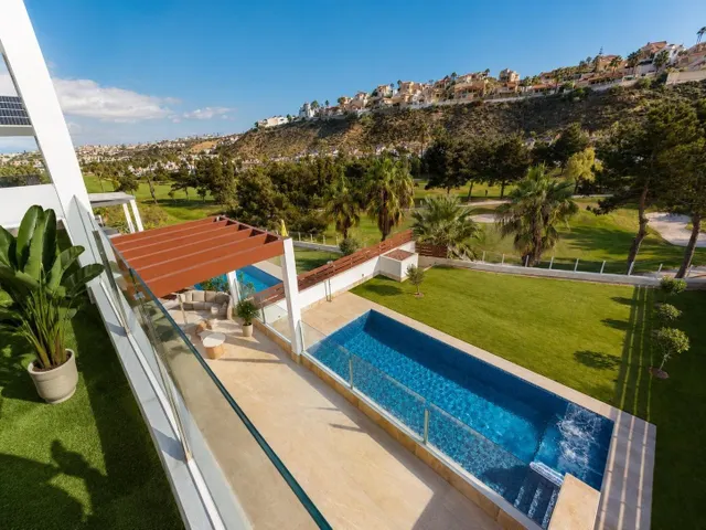 Villa en Primera Linea con 4 Dormitorios a la venta en La Marquesa Golf — 4