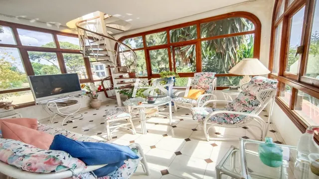 Sensacional villa en Rocafort. / HH Asesores, Inmobiliaria en Burjassot/ — 2