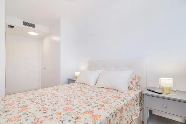 Apartamento premium de gran calidad de 1 dormitorio en torre noga del barrio de albayda con una terraza con vistas panoramicas — 11