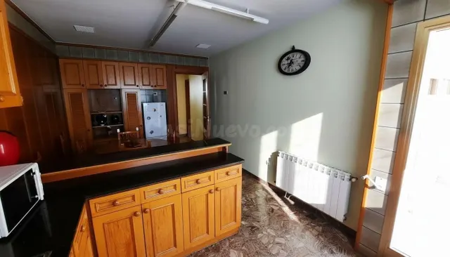 ¡Gran oportunidad! Amplia casa de 400 m2 con dos viviendas i - foto 4