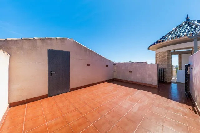 Ático con amplio solárium y piscina comunitaria en Villamartin, Orihuela Costa — 18