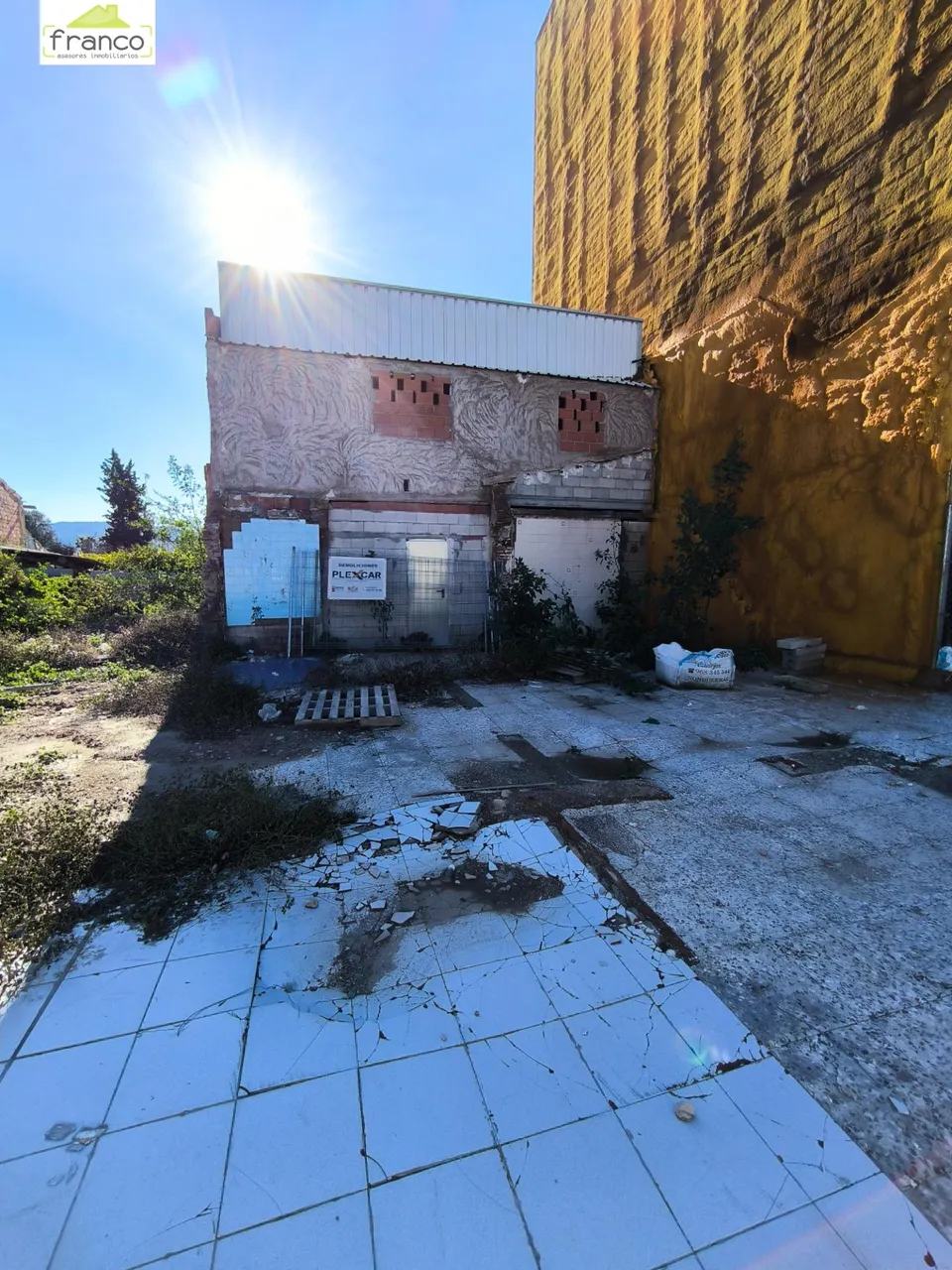 CASA CON PEQUEÑO TERRENO PARA REFORMAR EN CARRETERA ALCANTARILLA