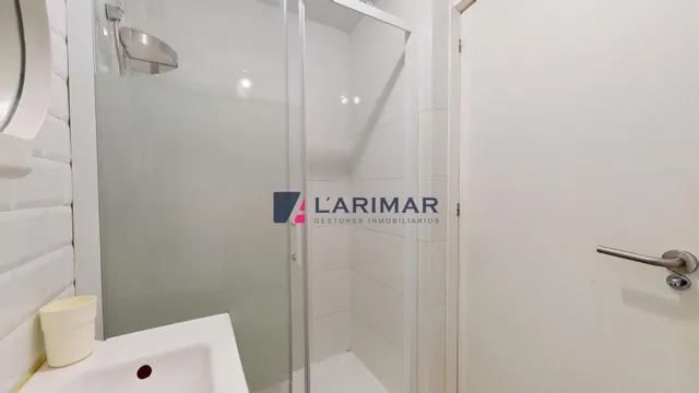 Hostal en pleno funcionamiento en el centro de Alicante | licencia turística | rentabilidad 10%-14% — 24