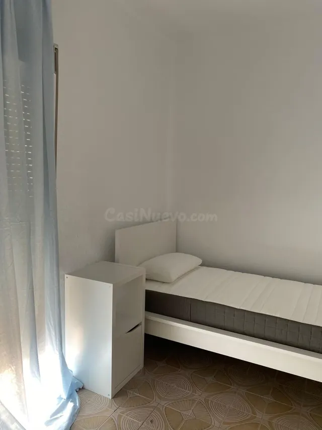 Piso para estudiantes en La Chana (Calle Sagrada Familia) – 4 habitaciones exteriores, aire acondicionado y muy luminoso (REF: DLR 870) — 33
