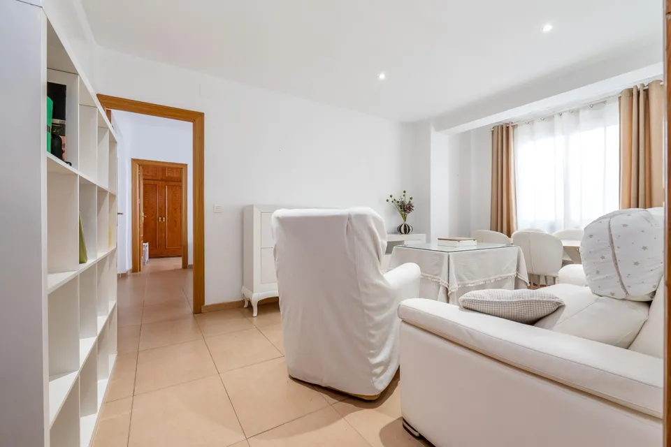 Piso de 87 m2 con 3 dormitorios en Pedro Antonio de Alarcón 27, junto a Recogidas