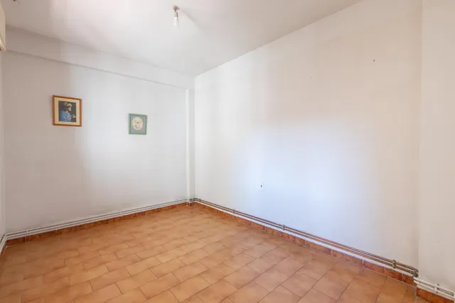 Amplio piso en Pedro Antonio de Alarcón — 16