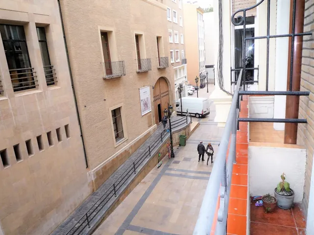 Se Vende Piso de 118 m2, reformado, en Don Jaime esquina Plaza del Pilar — 34