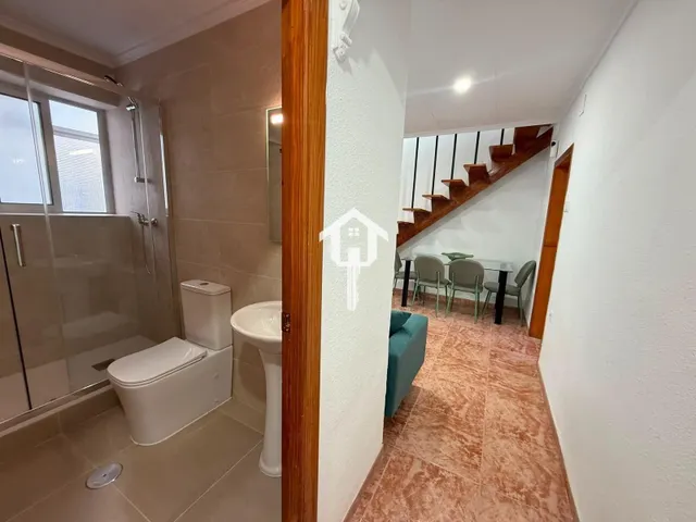 Dúplex reformado de 3 habitaciones con terraza en zona virgen del remedio de Alicante — 7