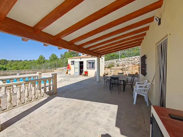 Chalet con piscina — 23