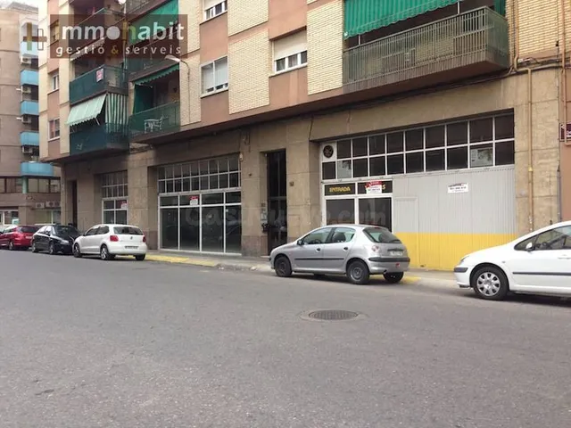 Local de 80 m2 mas 55 m2 de altillo en cap pont — 9