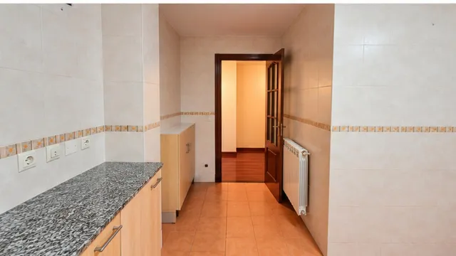 Piso de 3 dormitorios listo para entrar a vivir, con garaje y trastero en Palavea — 9